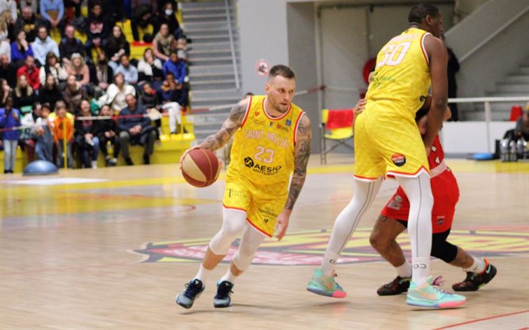 Victoire contre Tours, 80-71