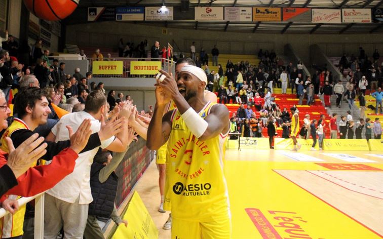 Victoire contre Feurs, 97-74