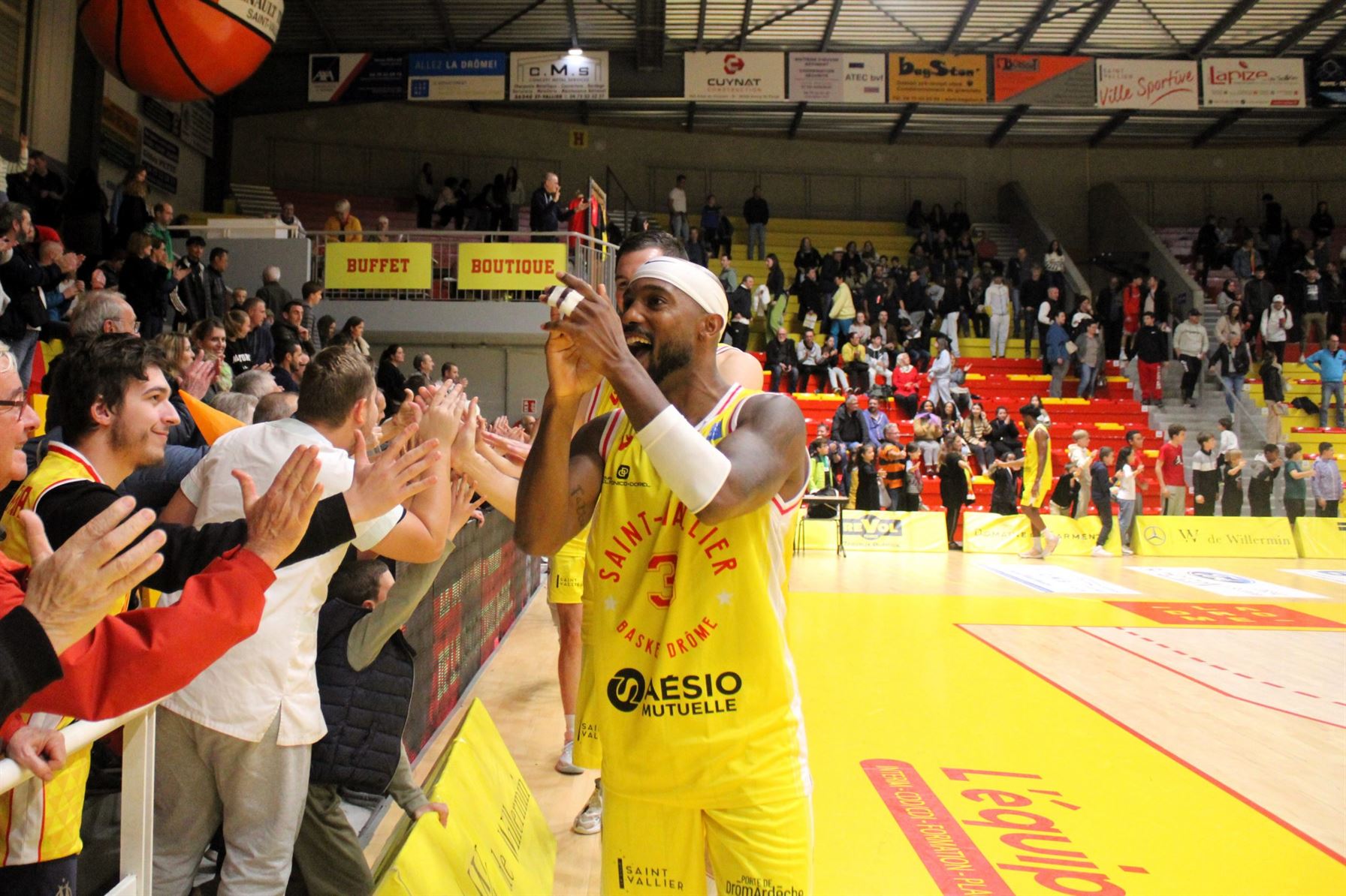 Victoire contre Feurs, 97-74