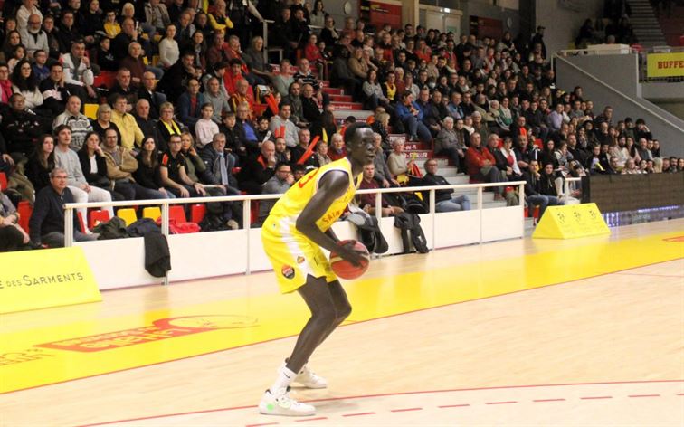 Défaite à Hyères-Toulon, 82-62