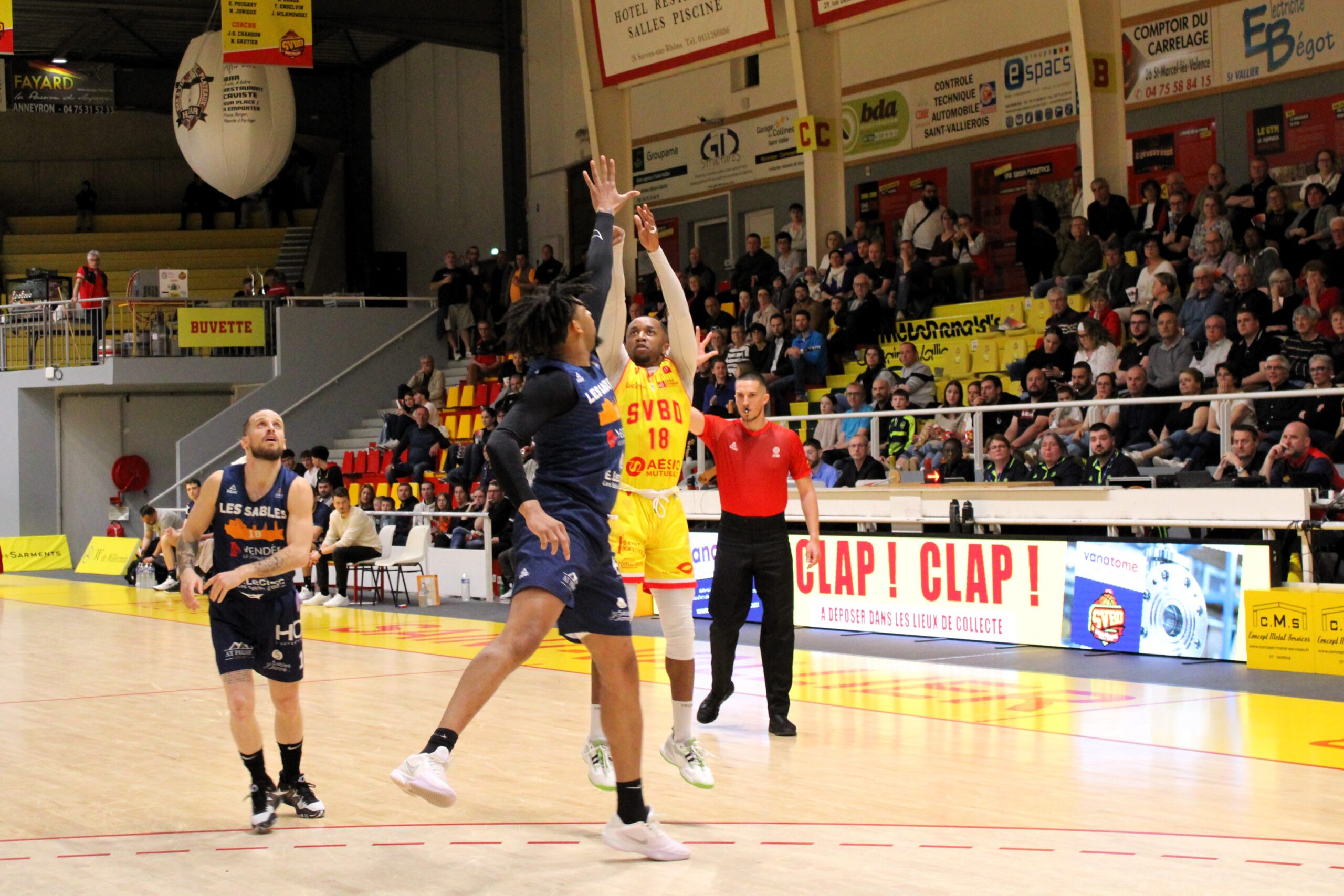 Victoire contre Les Sables, 99-74
