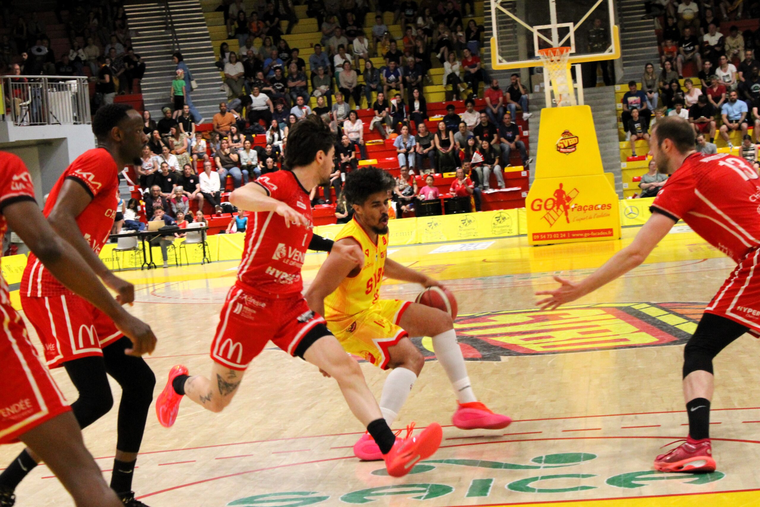 Défaite contre Challans, 104-84