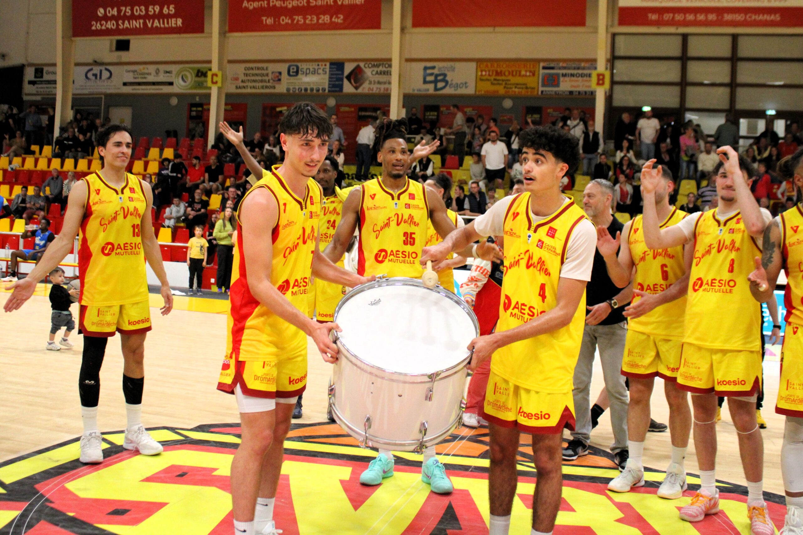 Victoire contre Poissy, 120-84